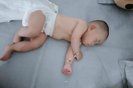石河子宝宝突然很多眼屎